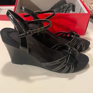 Aerosoles Womens Plush Around Shoes